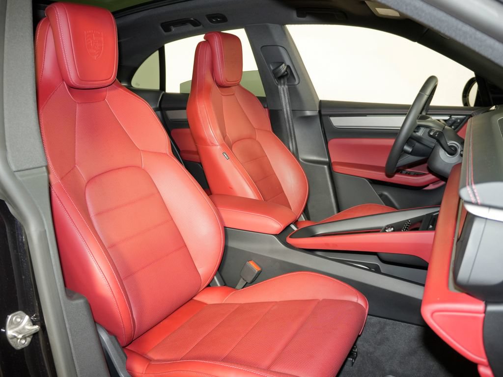 Certified 2025 Porsche Macan 4S Electric AWD/4WD image 43
