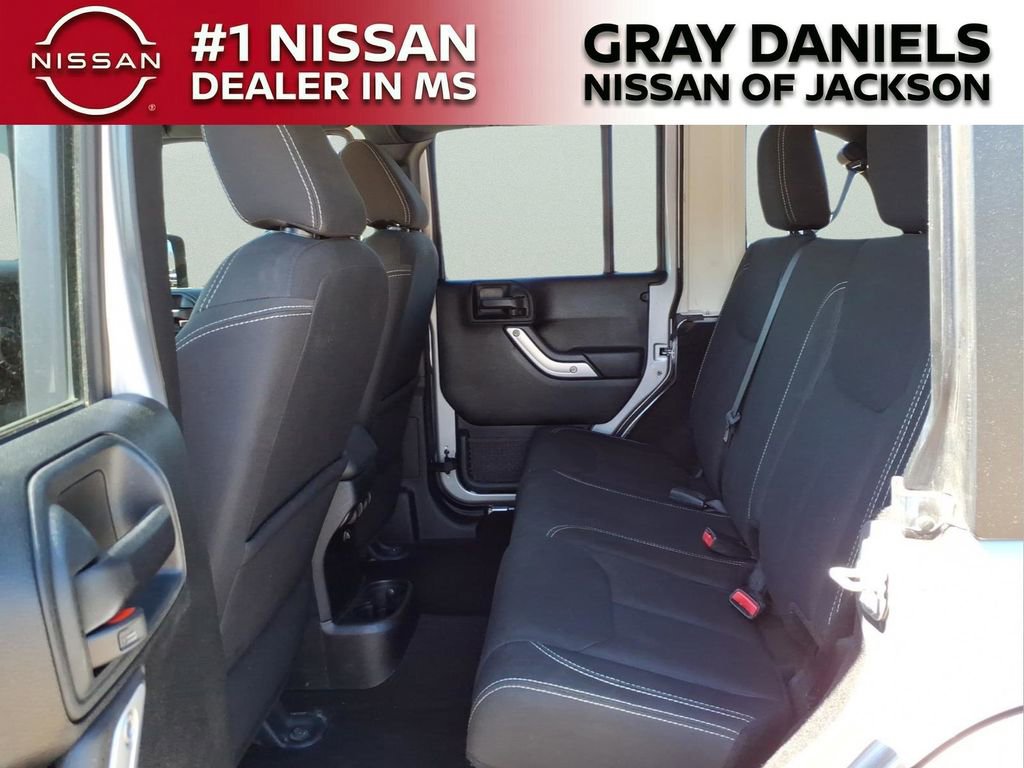 Used 2018 Jeep Wrangler Unlimited Sahara w/ Connectivity Group image 16