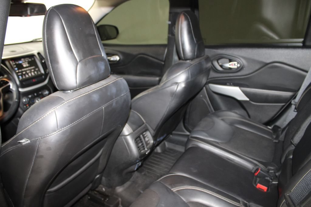 Used 2018 Jeep Cherokee Latitude Plus FWD image 19