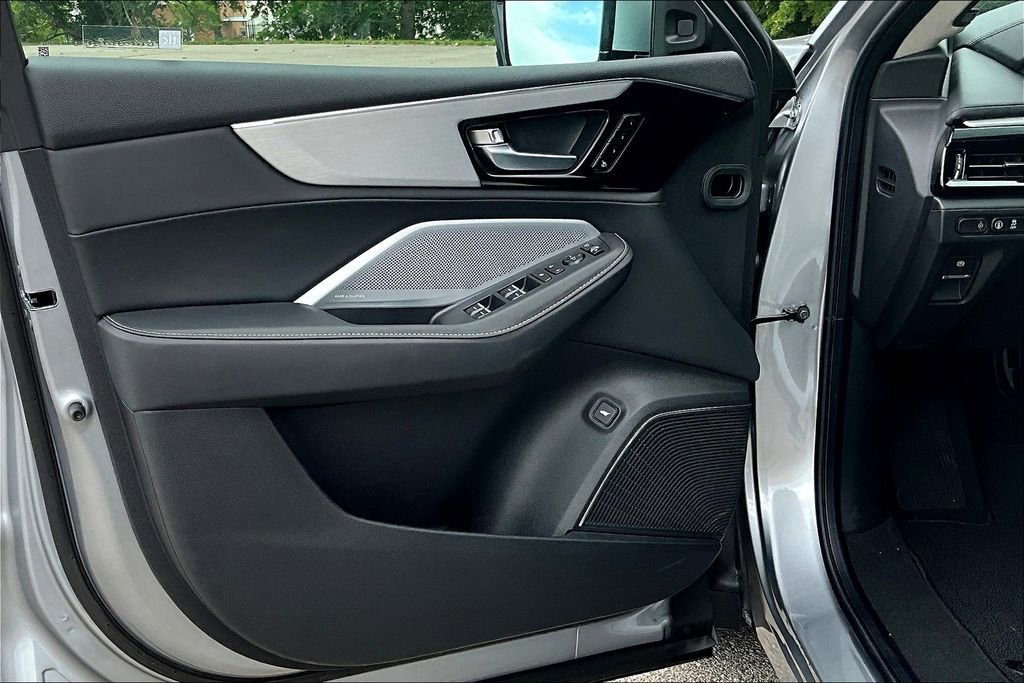 Used 2025 Acura MDX SH-AWD w/ Technology Package image 19