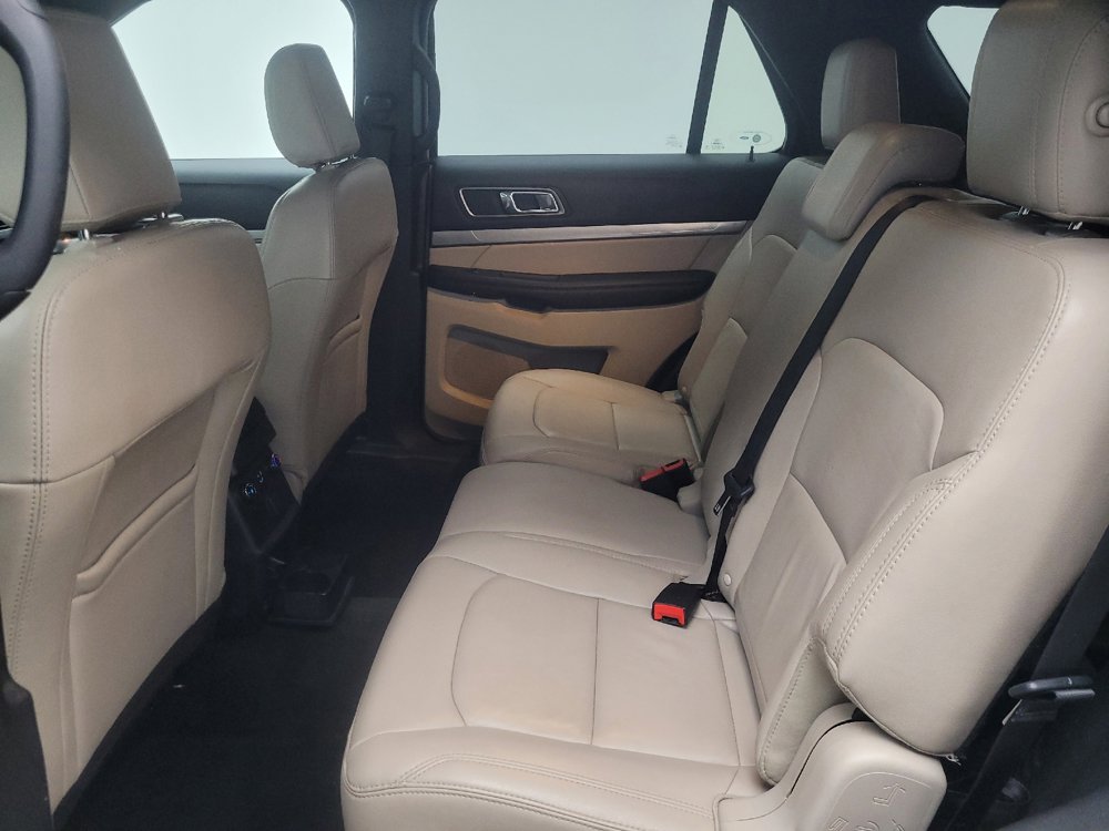 Used 2018 Ford Explorer XLT w/ Equipment Group 202A AWD/4WD image 18