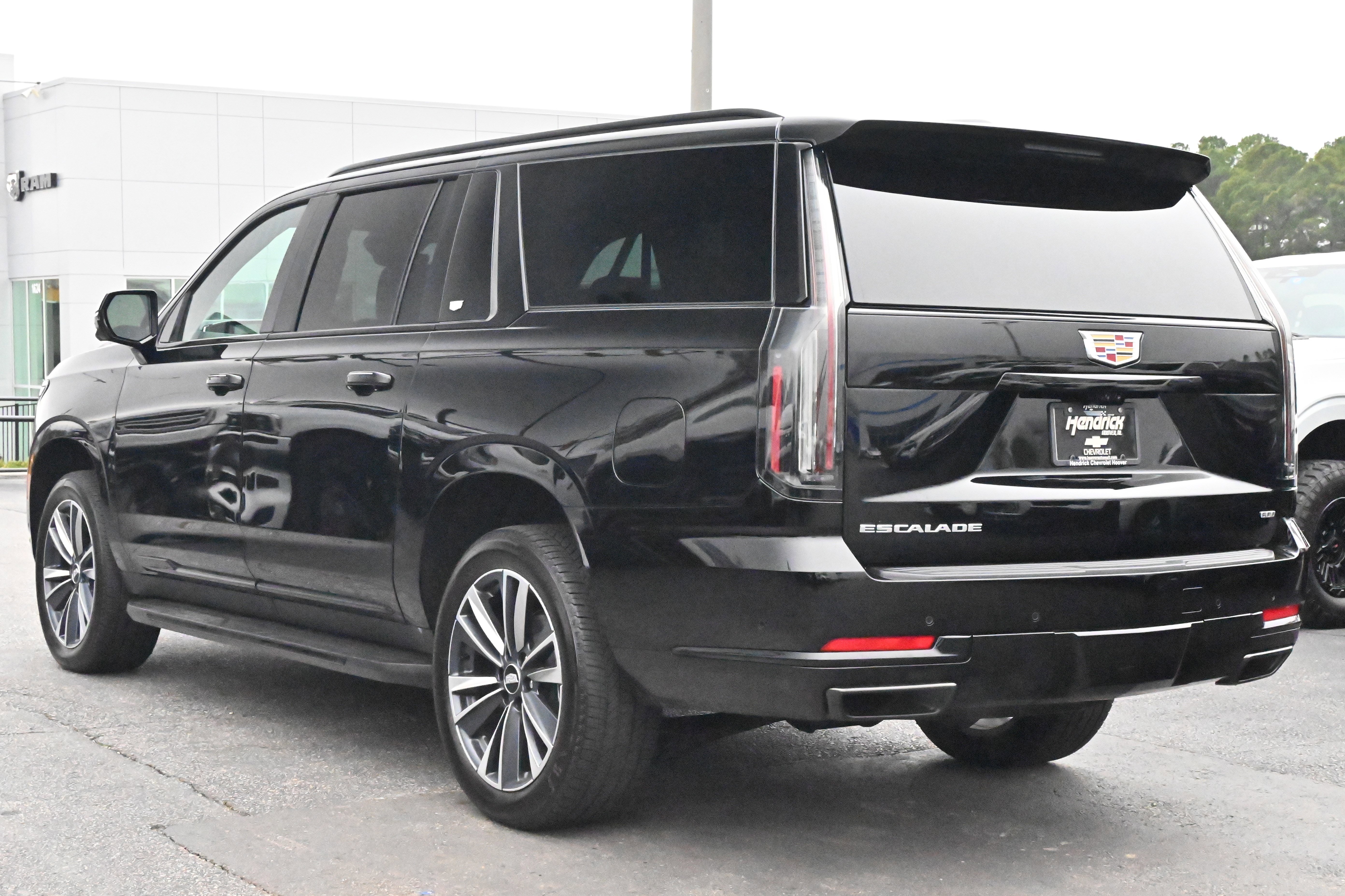 Used 2025 Cadillac Escalade ESV Sport image 14