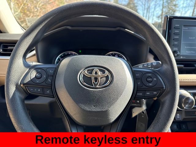Used 2021 Toyota RAV4 LE image 19