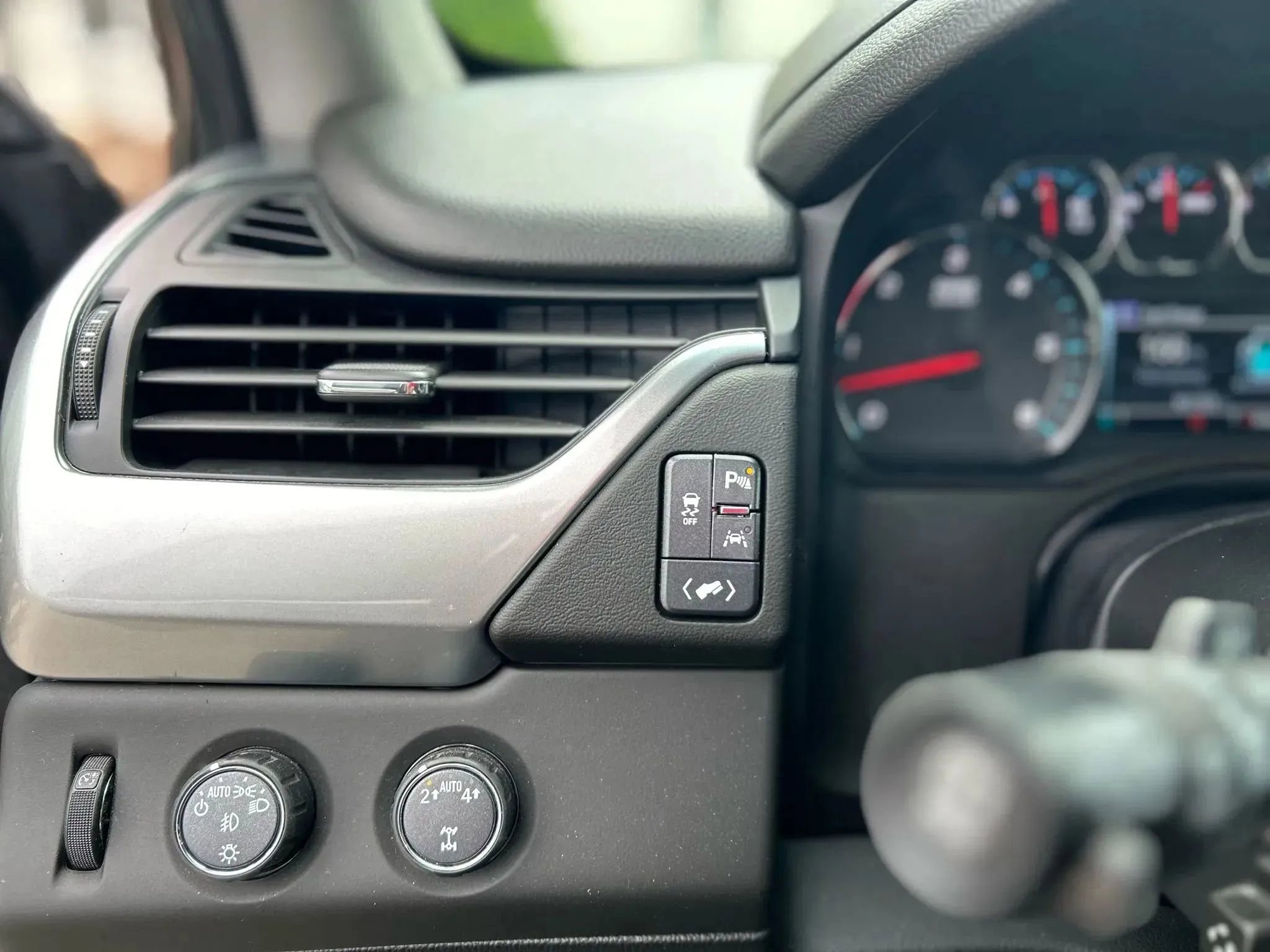 Used 2019 Chevrolet Tahoe LT w/ Luxury Package image 15