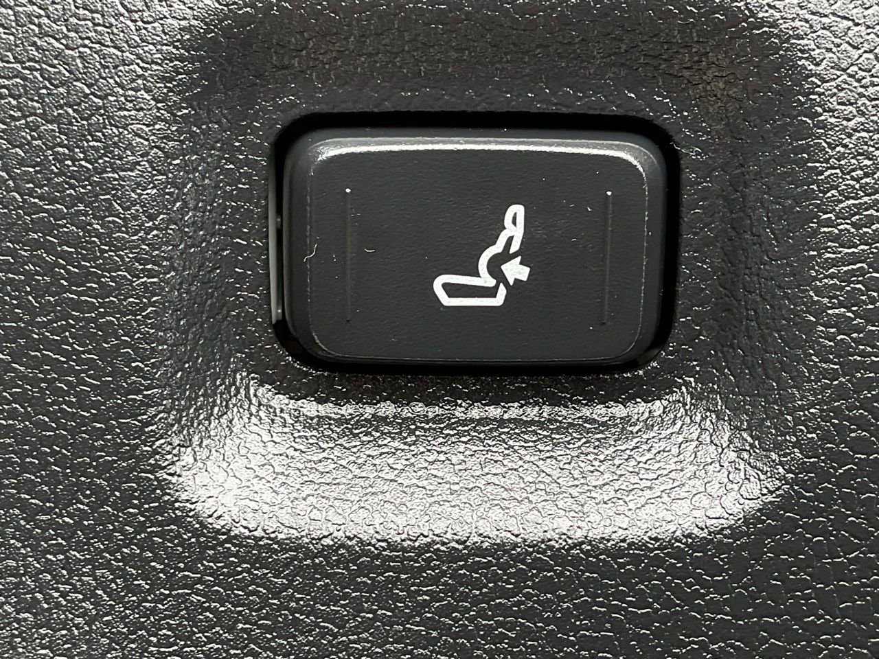 Used 2025 Toyota Tacoma TRD Off-Road AWD/4WD image 17