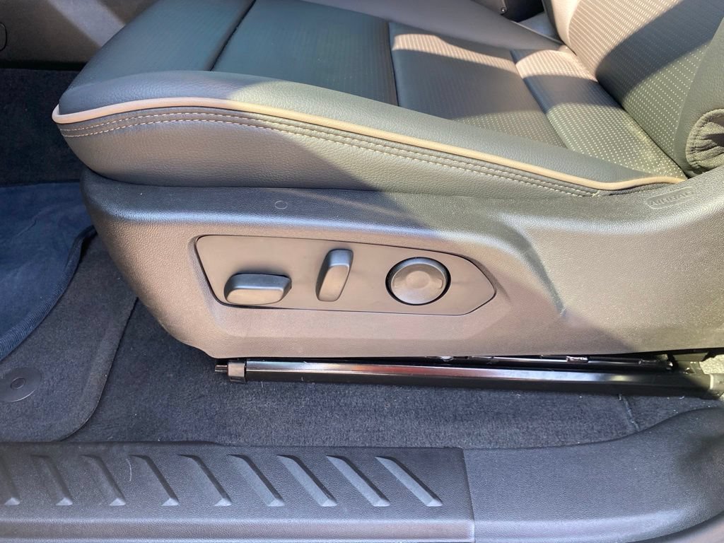 Used 2026 GMC Canyon Denali AWD/4WD image 16
