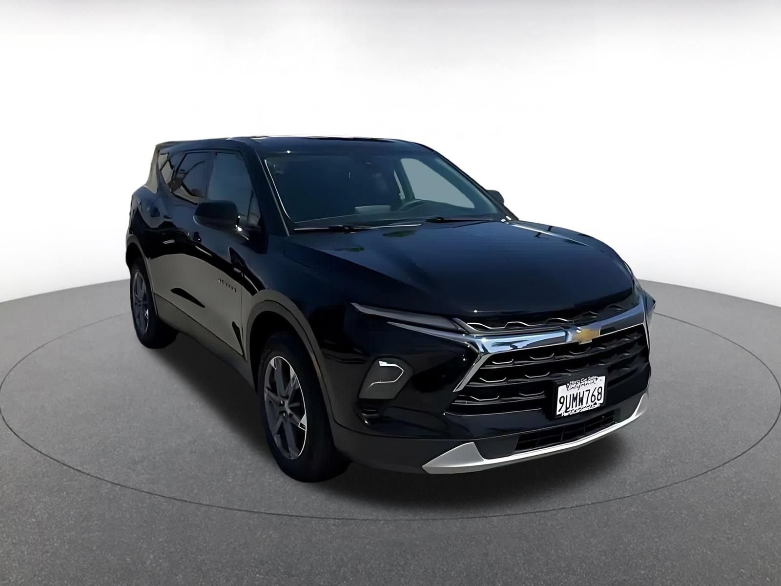 Used 2025 Chevrolet Blazer LT FWD image 3
