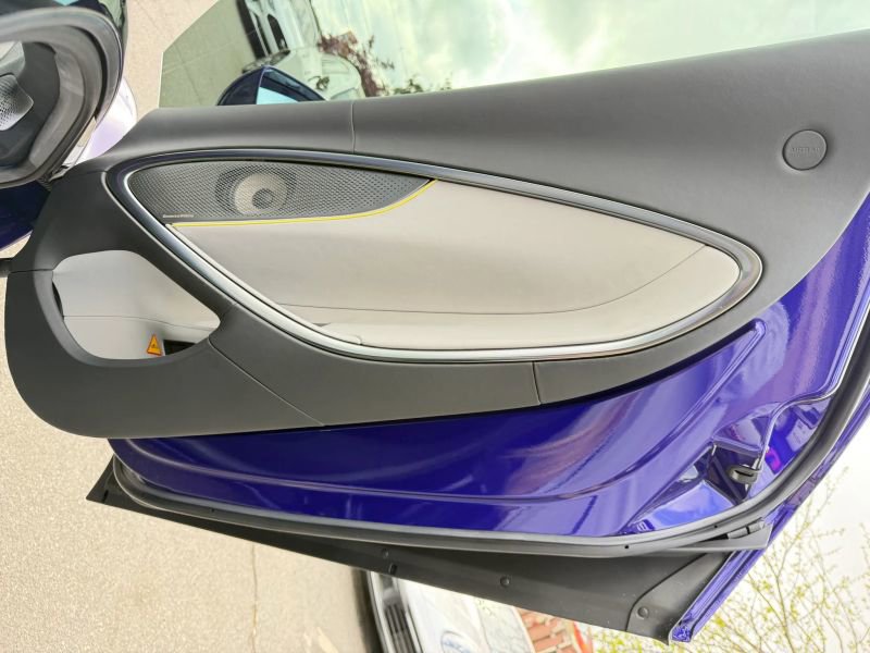 Used 2023 McLaren Artura image 20