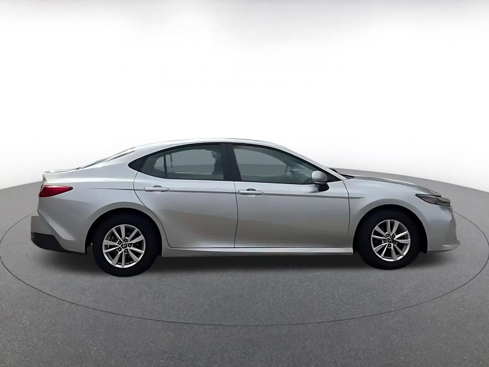 Used 2025 Toyota Camry LE image 10