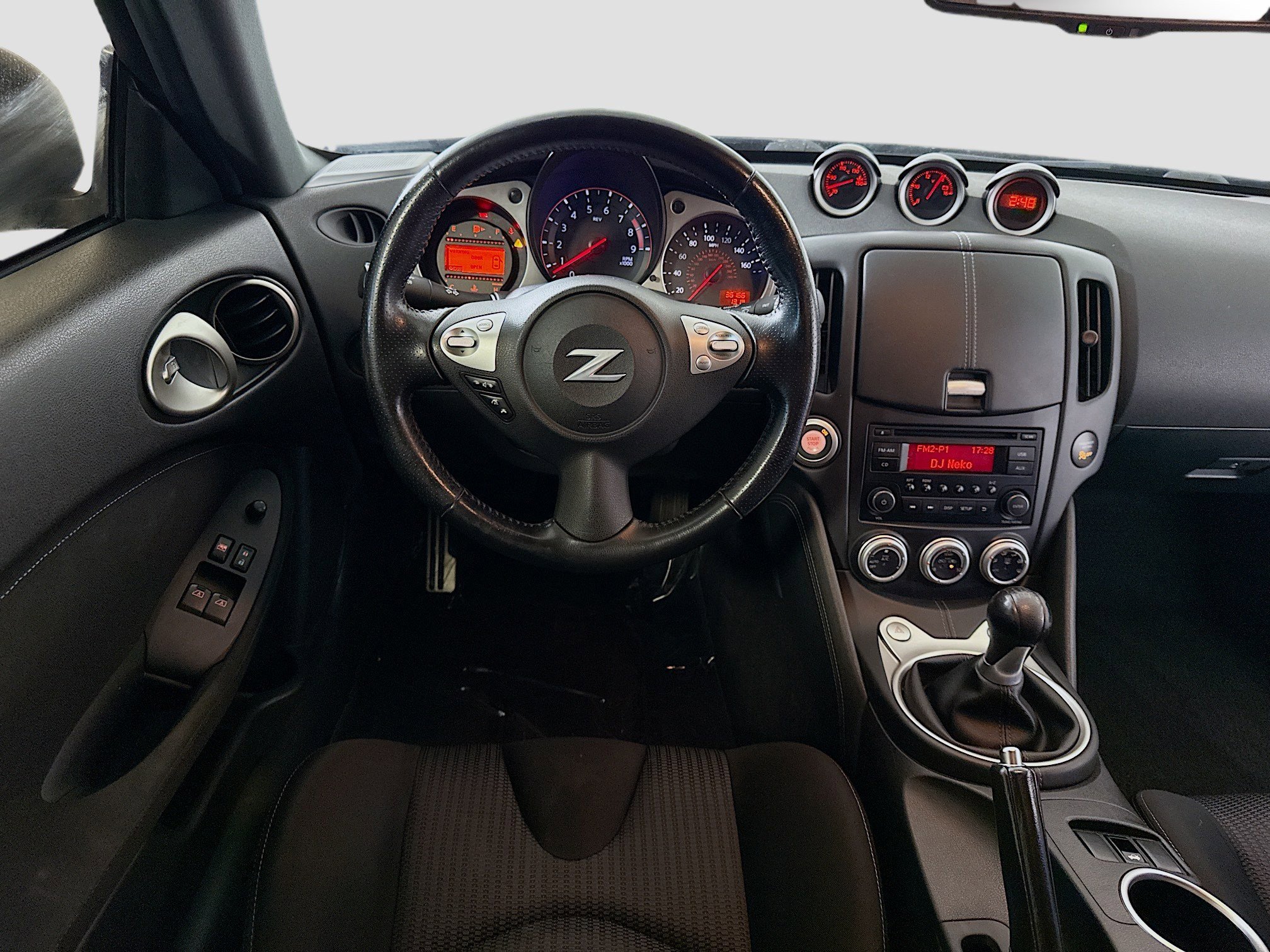 Used 2020 Nissan 370Z Coupe RWD image 17