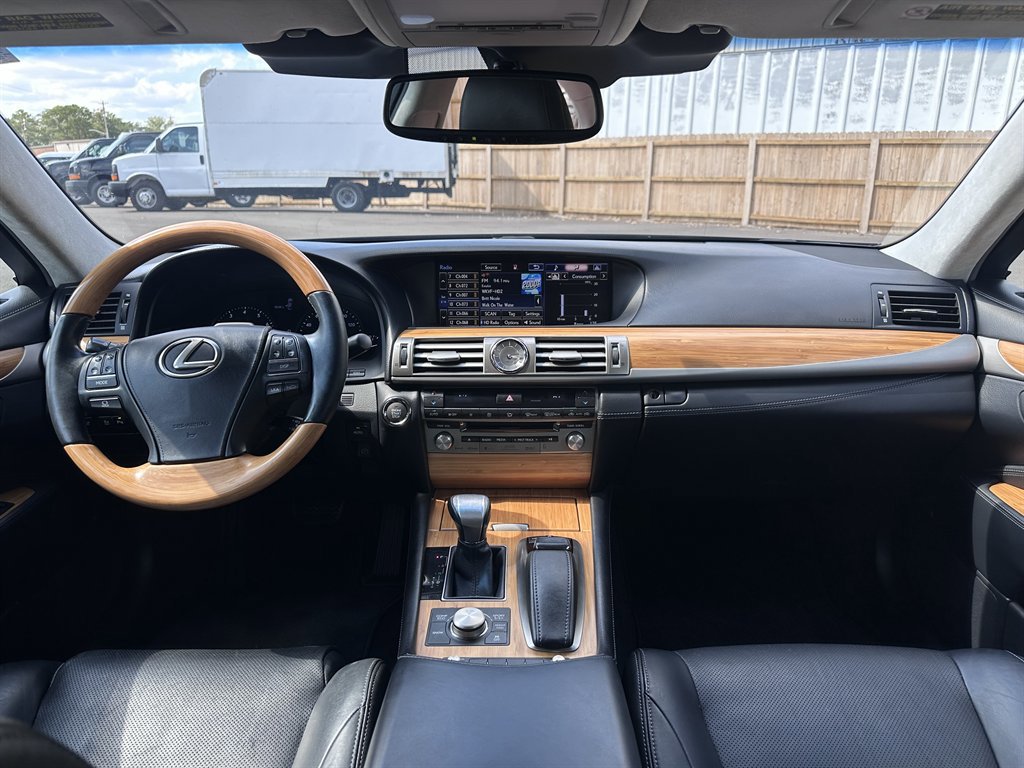 Used 2015 Lexus LS 460 L image 19