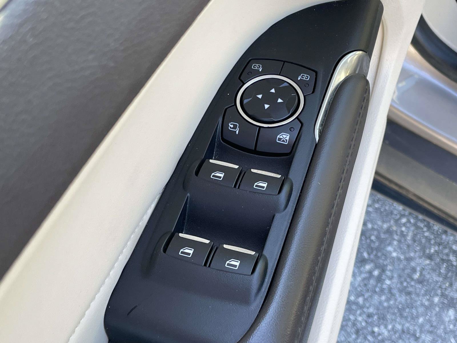 Used 2019 Lincoln MKC Reserve AWD/4WD image 6