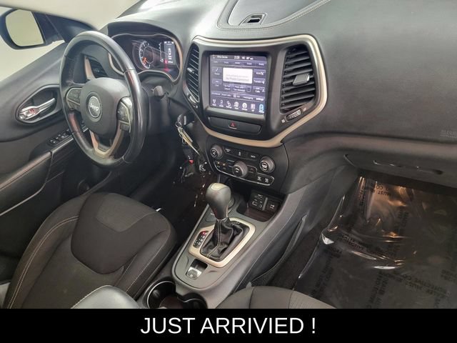 Used 2016 Jeep Cherokee Latitude AWD/4WD image 19