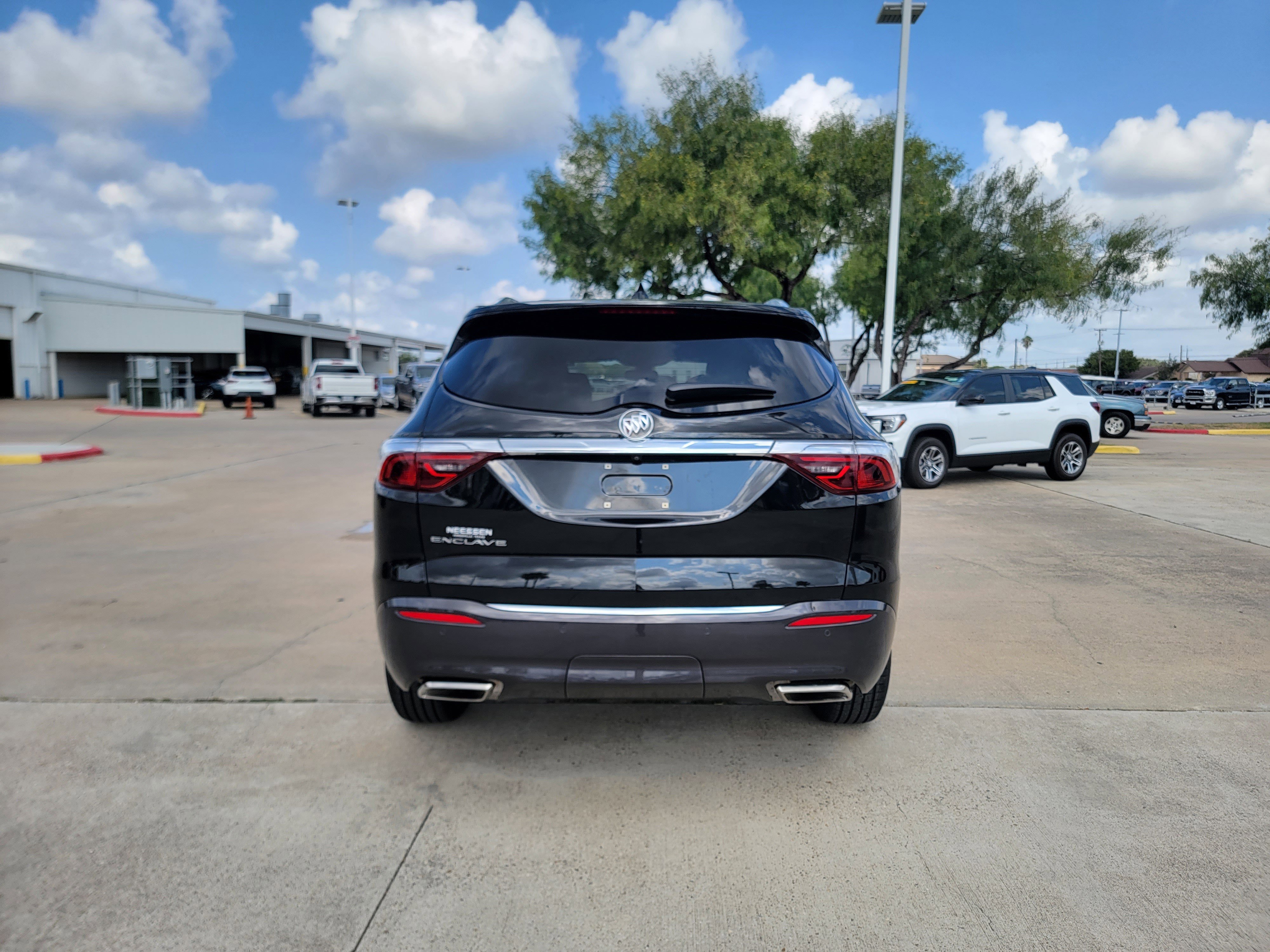 Used 2023 Buick Enclave Essence image 6