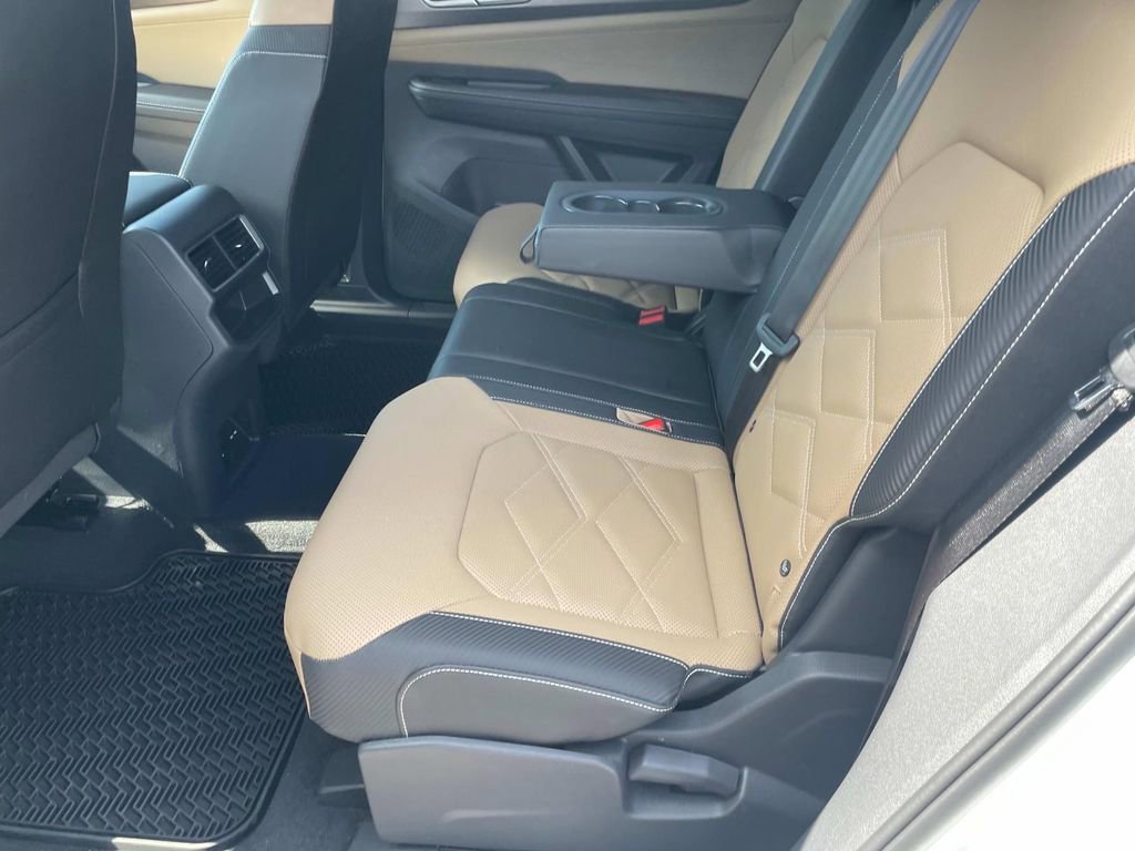 Used 2025 Volkswagen Atlas Cross Sport SE image 11