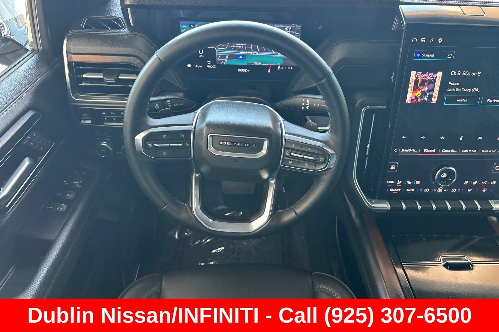 Used 2025 GMC Yukon XL Denali AWD/4WD image 17