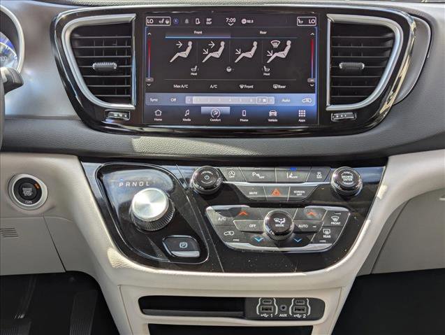 Used 2024 Chrysler Pacifica Touring-L image 14