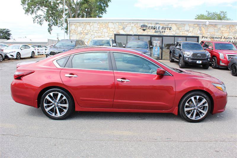 Used 2017 Nissan Altima 2.5 SR FWD image 8