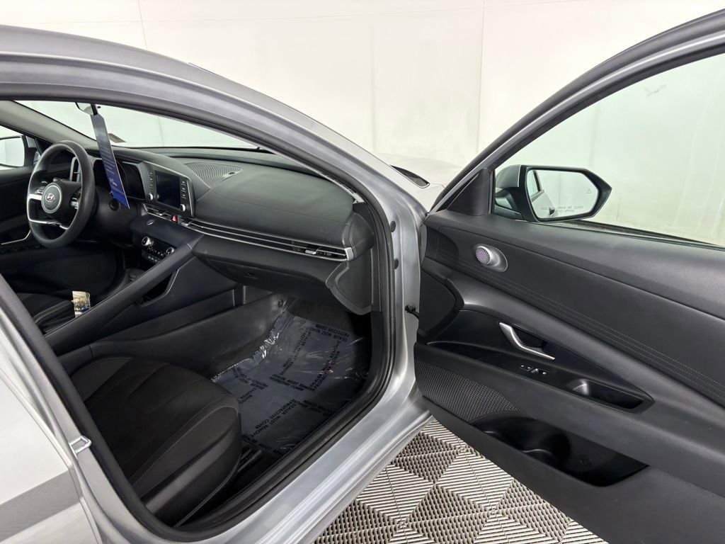 Used 2021 Hyundai Elantra SEL image 33