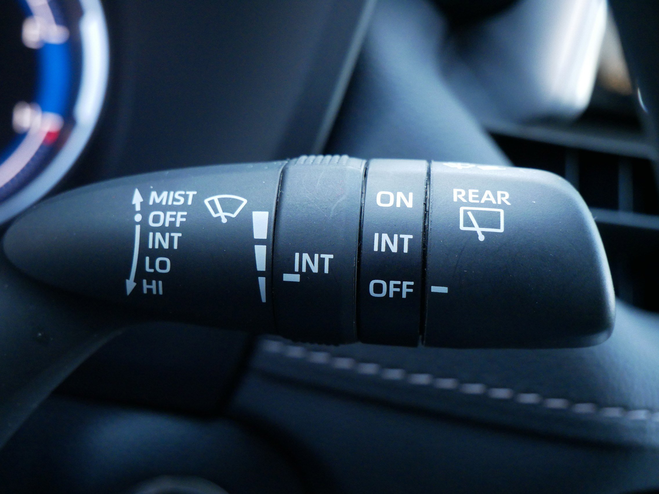 Used 2025 Toyota RAV4 XLE image 32