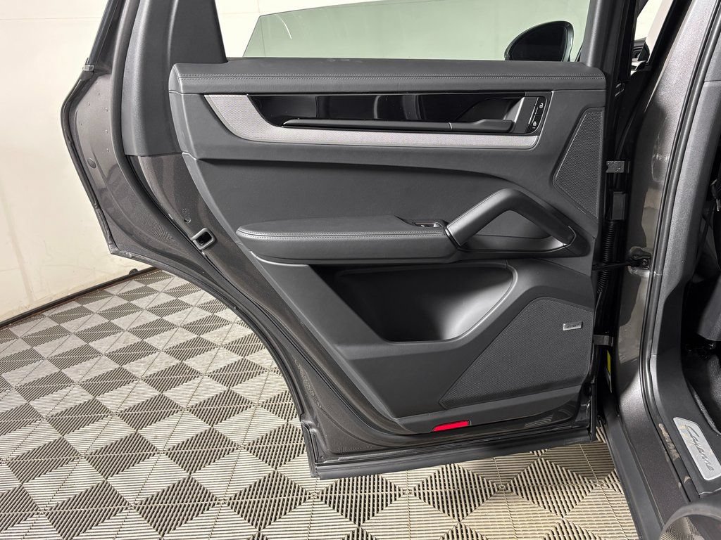 Certified 2026 Porsche Cayenne AWD/4WD image 34