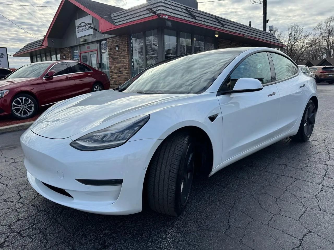 Used 2021 Tesla Model 3 Standard Range Plus image 3
