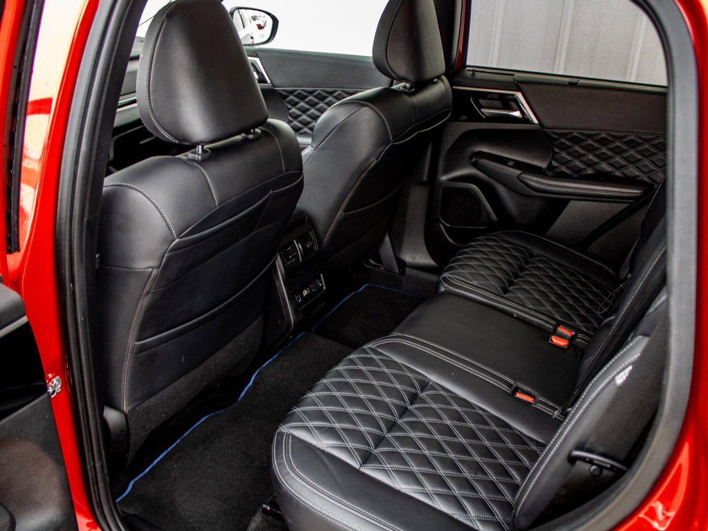 Used 2024 Mitsubishi Outlander SEL image 25