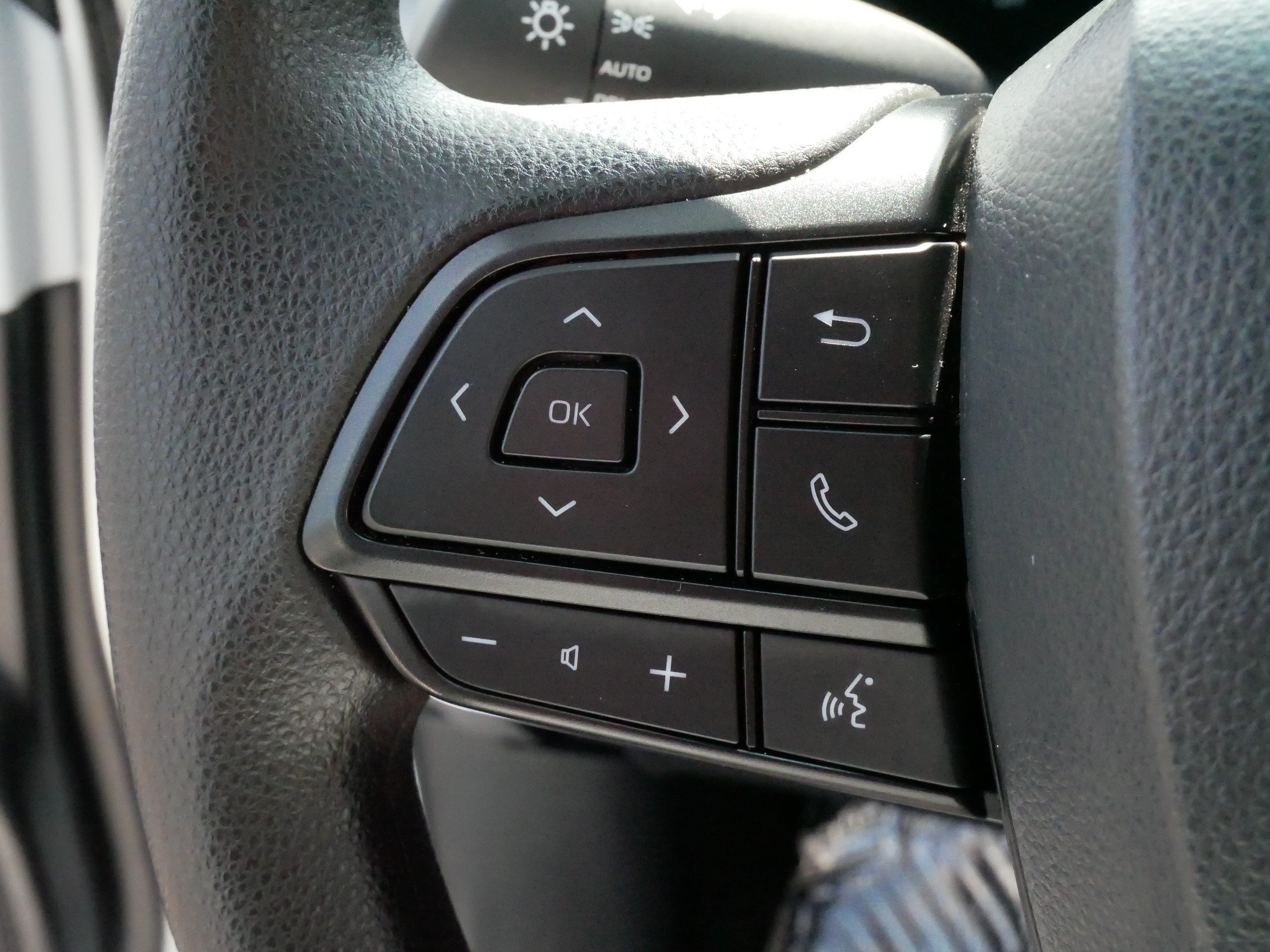 Certified 2026 Toyota Sienna LE FWD image 27