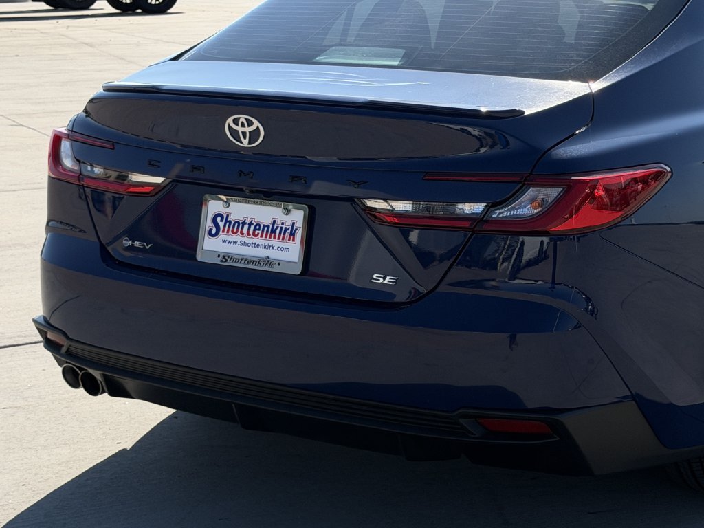 Used 2025 Toyota Camry SE FWD image 6
