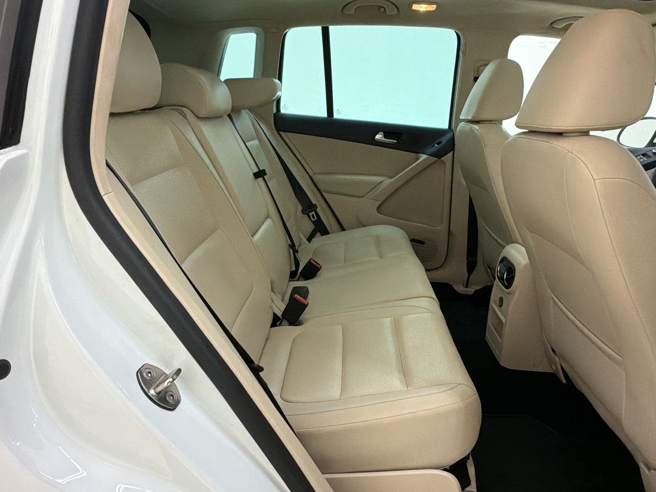 Used 2015 Volkswagen Tiguan SEL FWD image 30