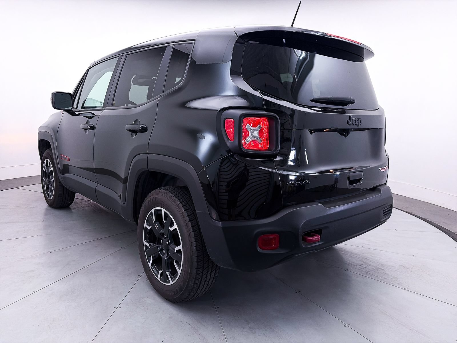 Used 2023 Jeep Renegade Trailhawk AWD/4WD image 12