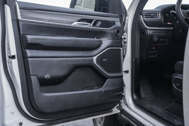 Used 2024 Jeep Wagoneer Series II w/ Flexible Seating Group RWD image 50
