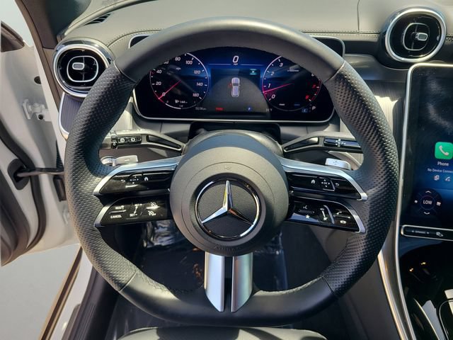 Used 2025 Mercedes-Benz GLC 300 4MATIC image 23