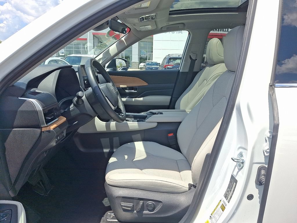 Certified 2025 Toyota Grand Highlander FWD image 14
