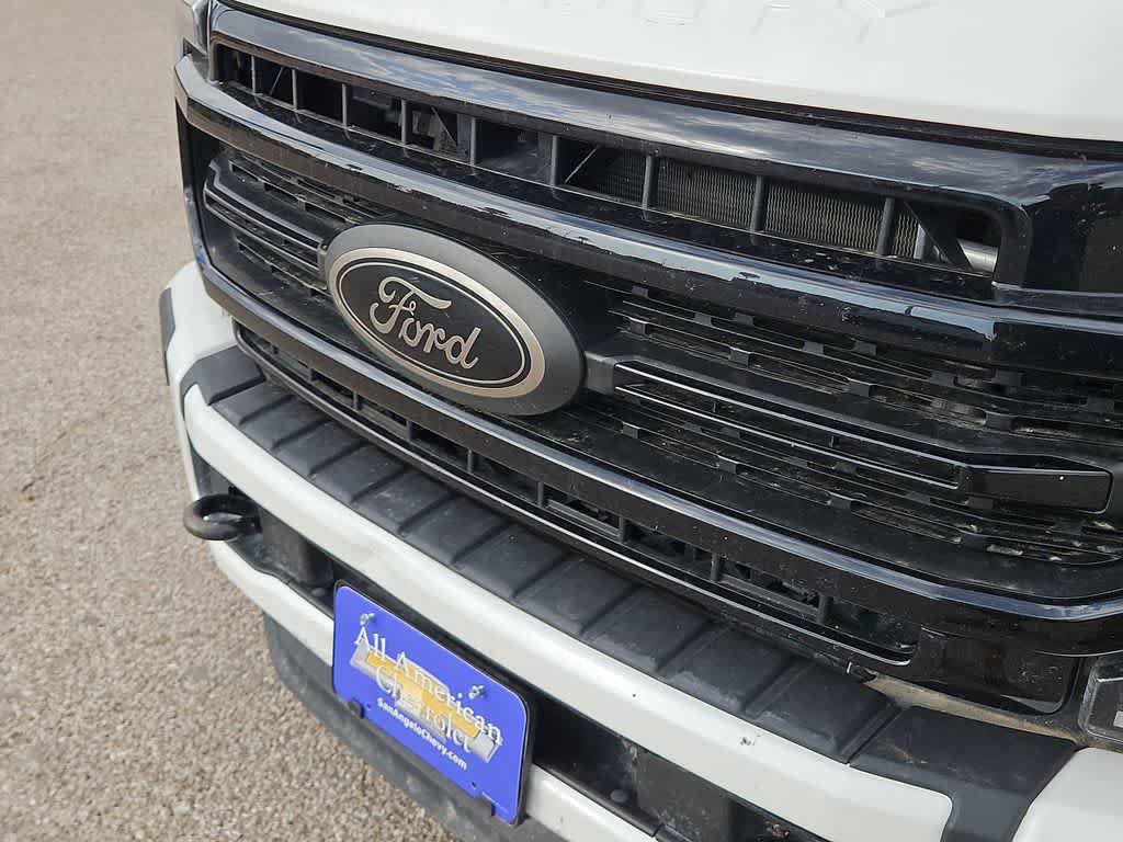 Used 2022 Ford F250 Lariat w/ Black Appearance Package AWD/4WD image 13