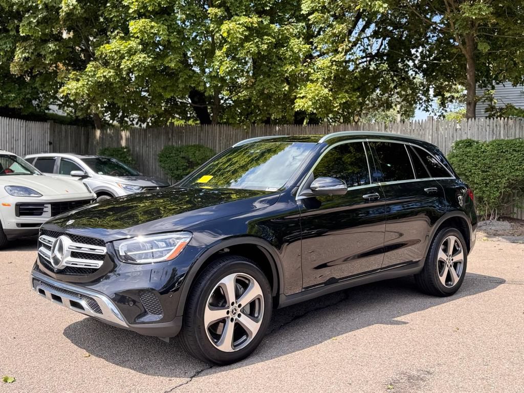 Used 2021 Mercedes-Benz GLC 300 4MATIC image 2
