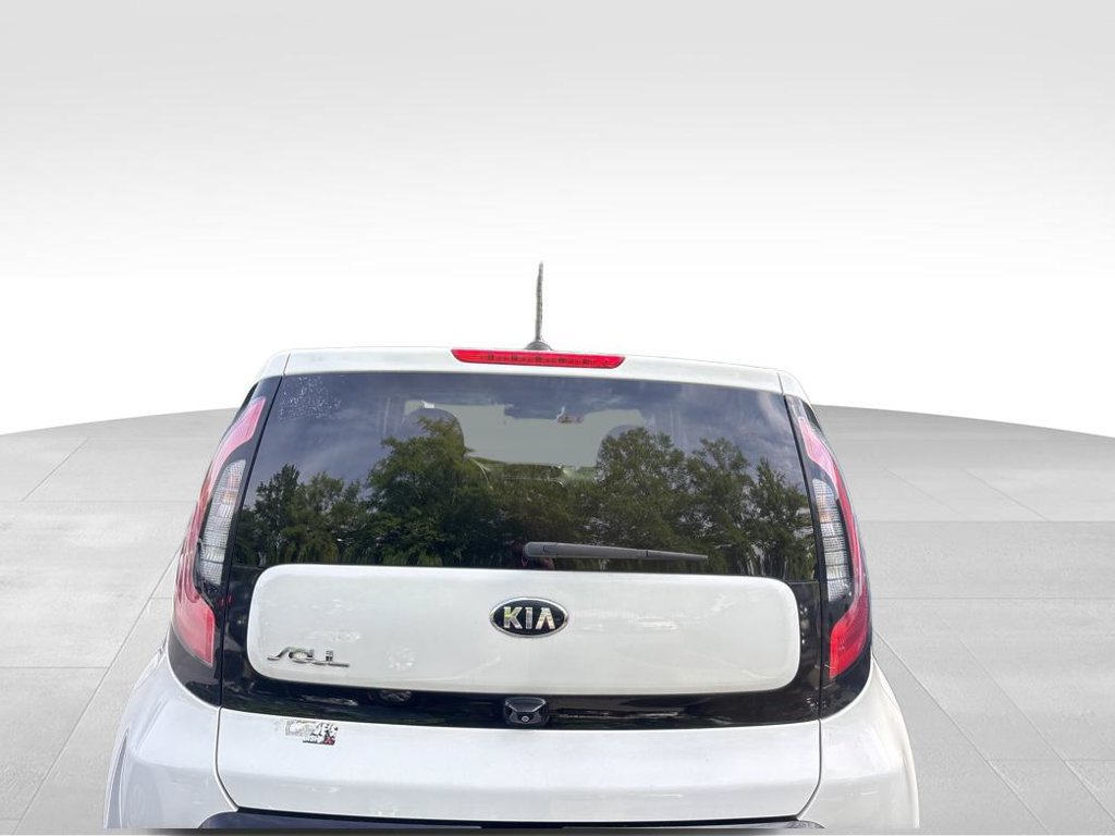 Used 2016 Kia Soul + FWD image 12