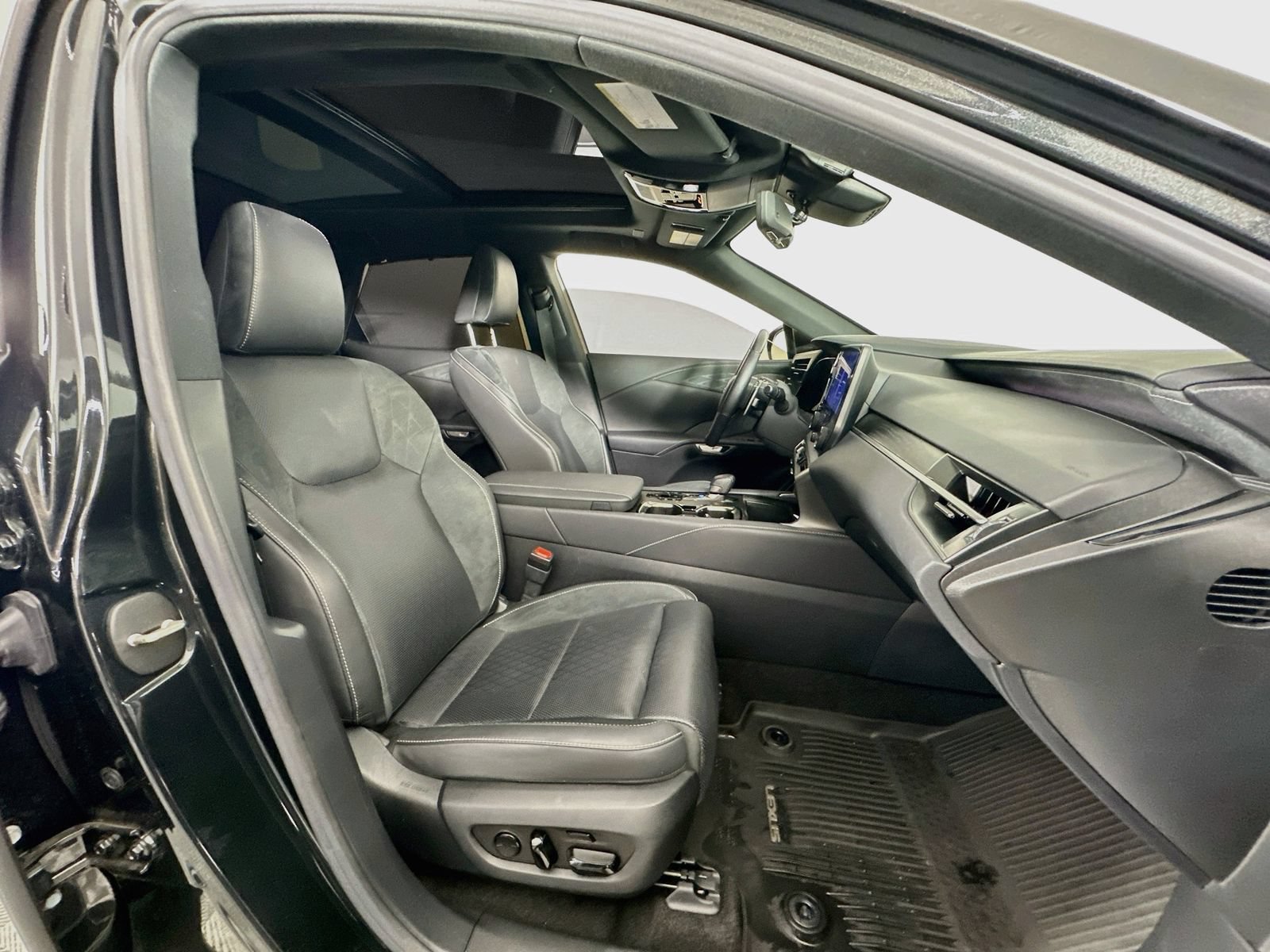 Used 2025 Lexus RX 450h AWD w/ Luxury Package image 30