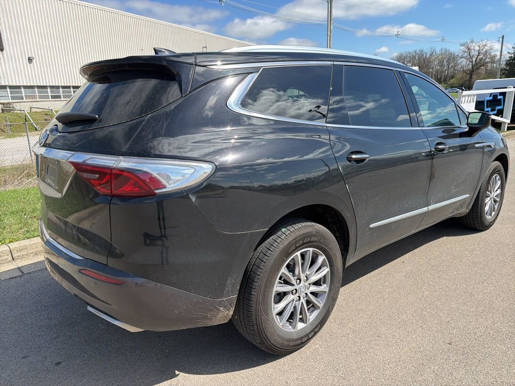 Used 2023 Buick Enclave Essence image 3