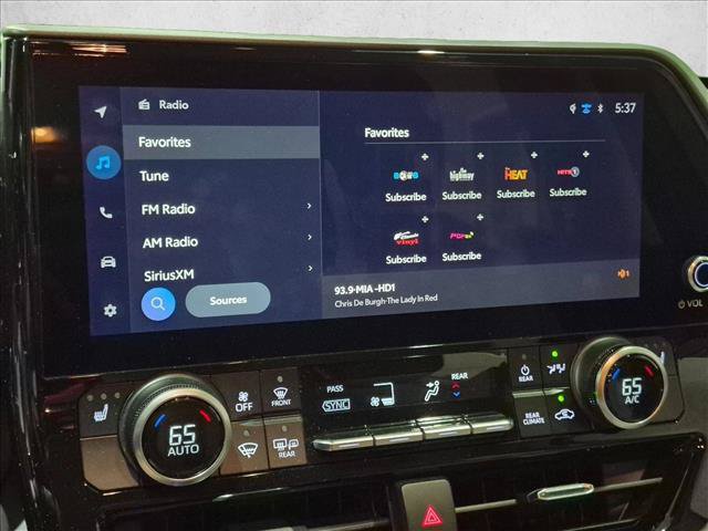 Used 2023 Toyota Highlander XLE FWD image 17