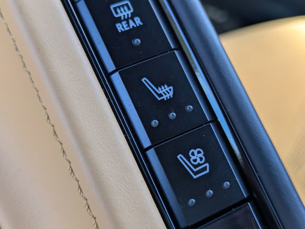 Used 2023 Chevrolet Corvette Stingray Premium Conv w/ Z51 Performance Package RWD image 21