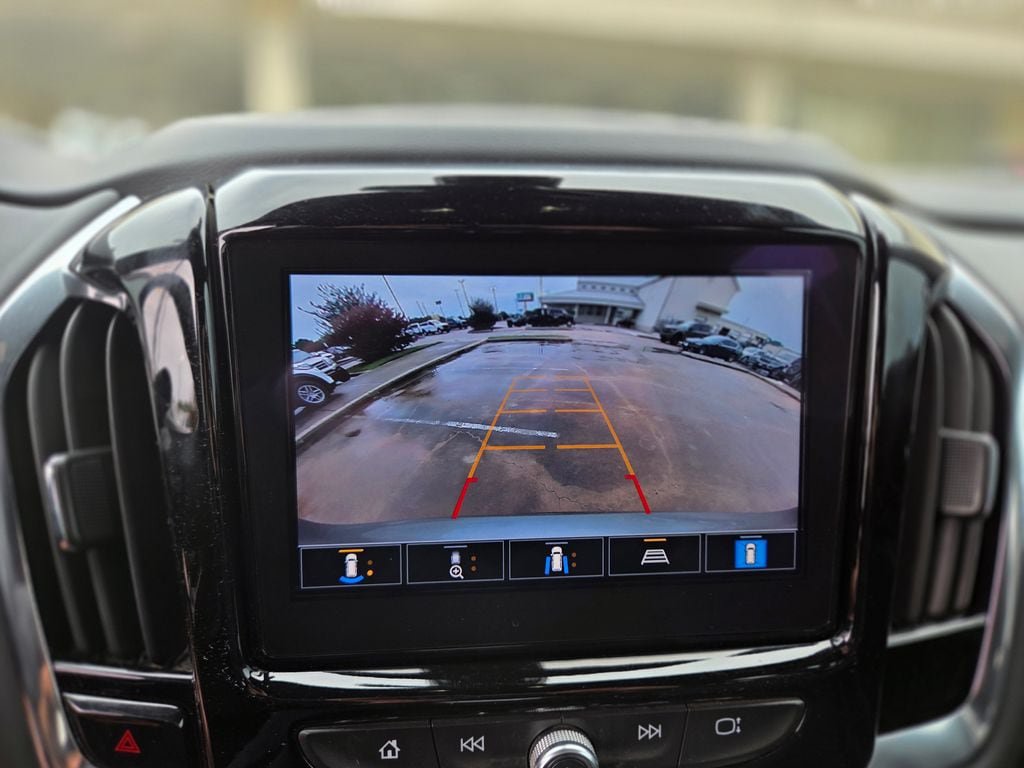 Used 2023 Chevrolet Traverse RS FWD image 25