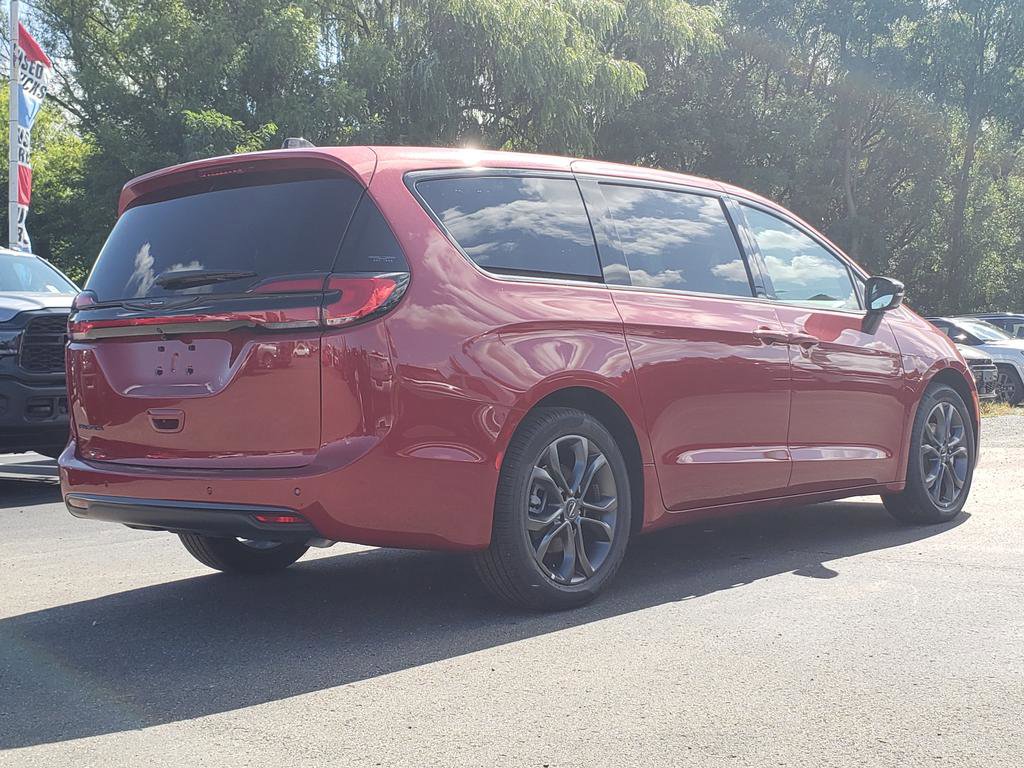 New 2026 Chrysler Pacifica Select image 8