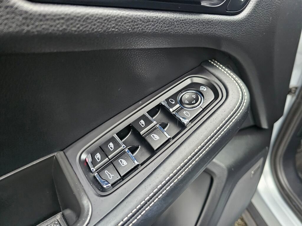 Used 2023 Porsche Macan w/ Premium Package Plus image 26