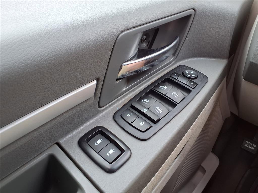 Used 2008 Dodge Grand Caravan SXT image 6