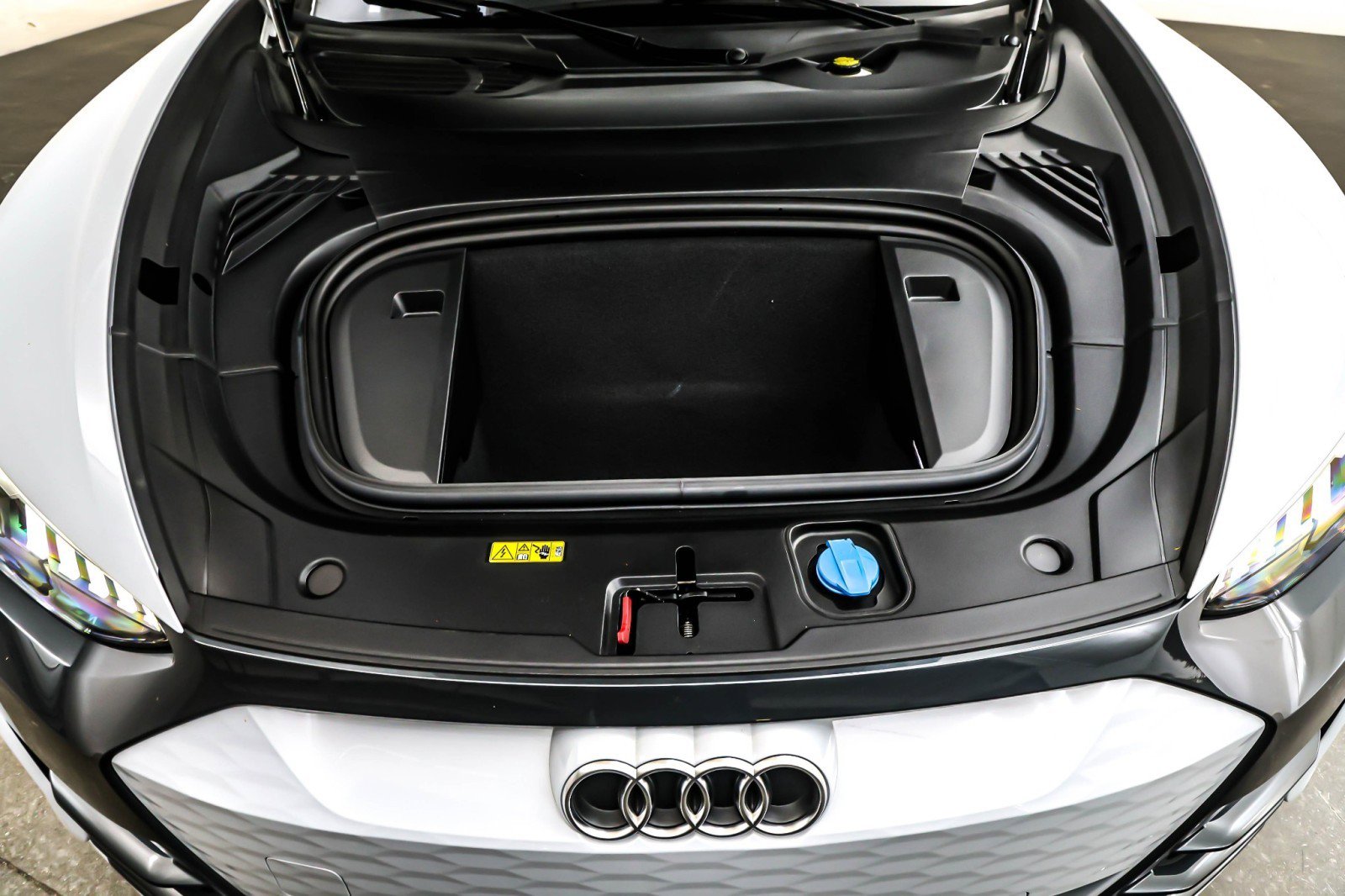 Used 2024 Audi e-tron GT Premium Plus image 11