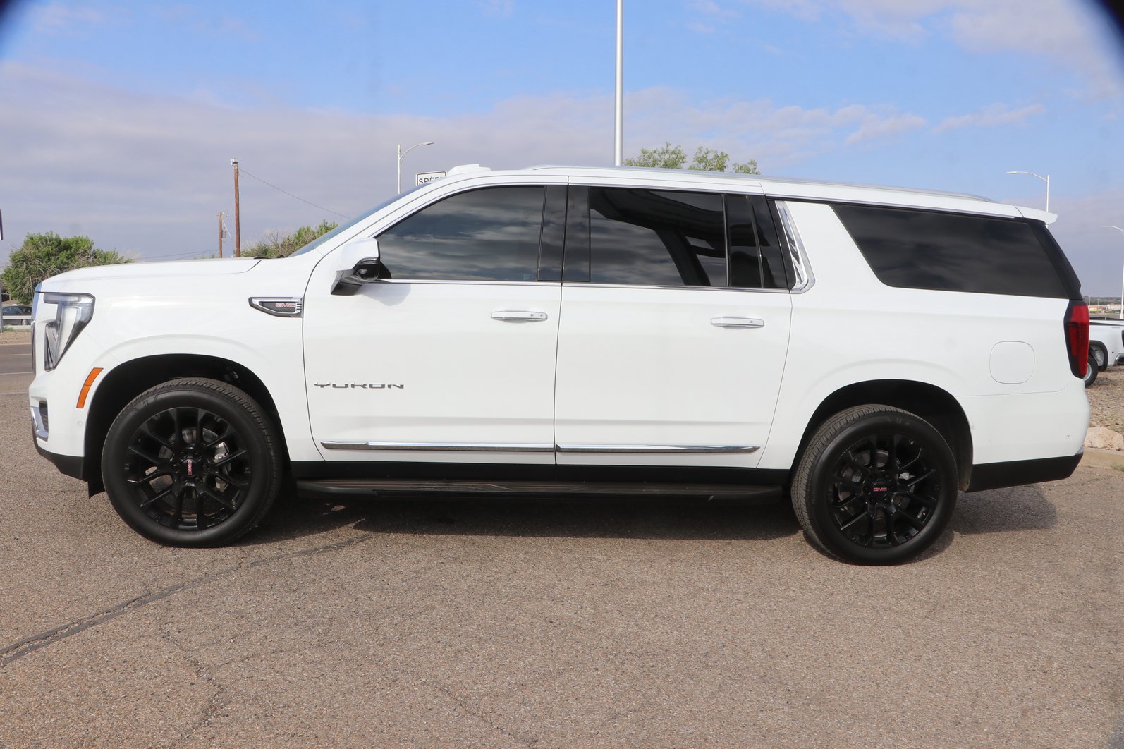 Used 2026 GMC Yukon XL Elevation AWD/4WD image 4