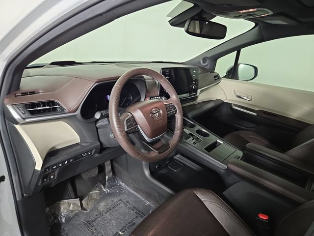 Used 2023 Toyota Sienna Platinum FWD image 15