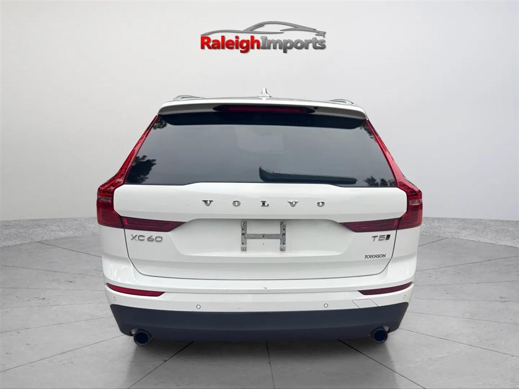 Used 2021 Volvo XC60 T5 Momentum w/ Premium Package AWD/4WD image 3