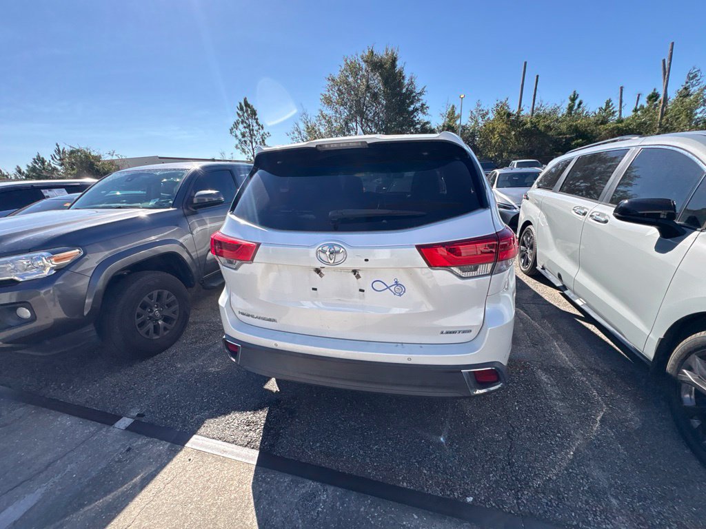 Used 2018 Toyota Highlander Limited FWD image 16